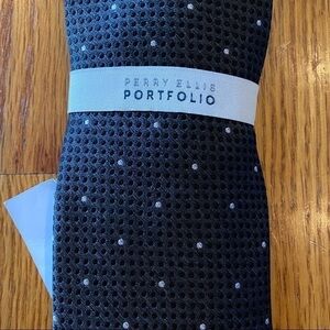 NWT men’s Perry Ellis tie. Classic Black micro dot